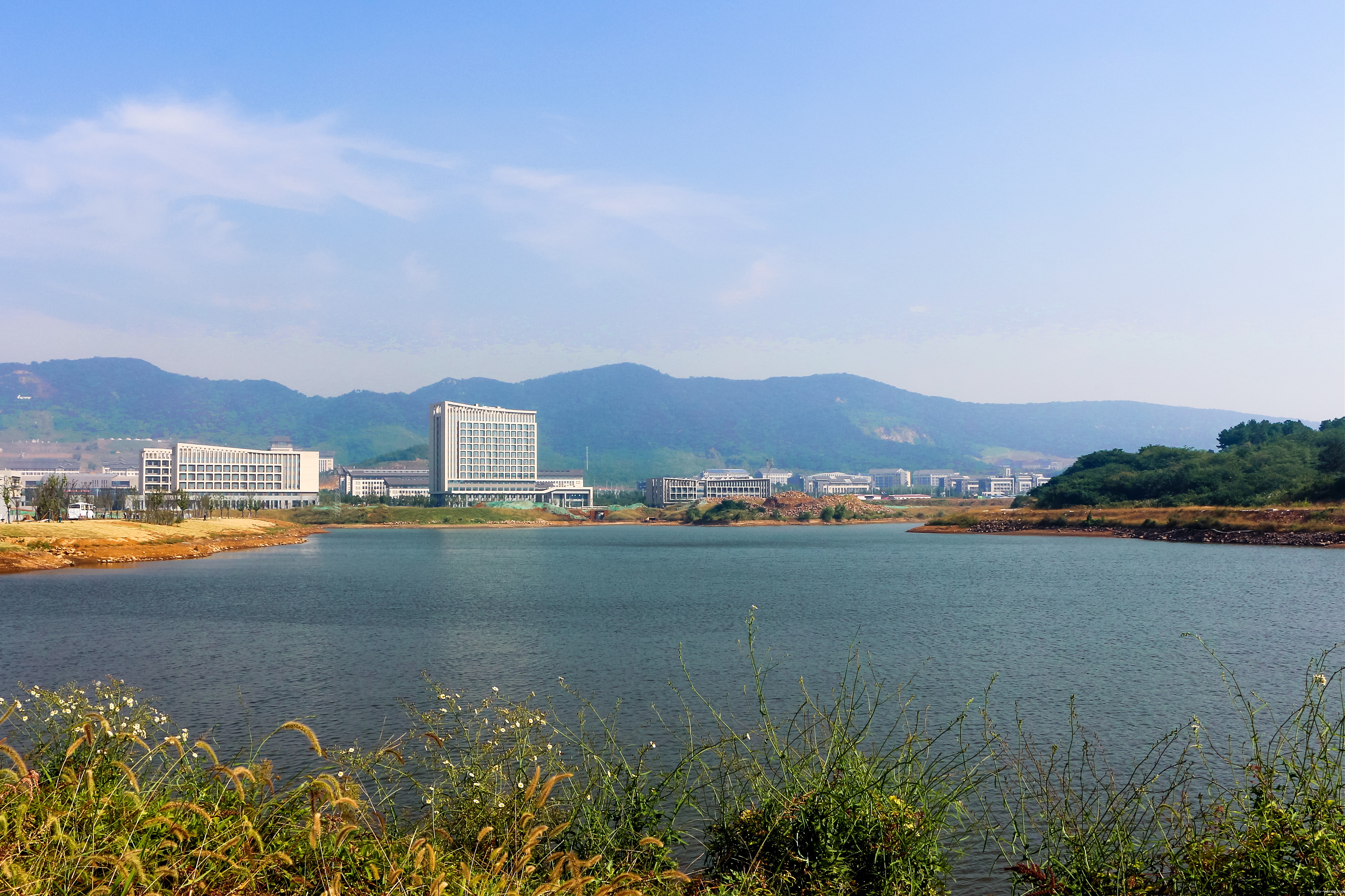 5十里青山（船海远景）-张光宇.jpg